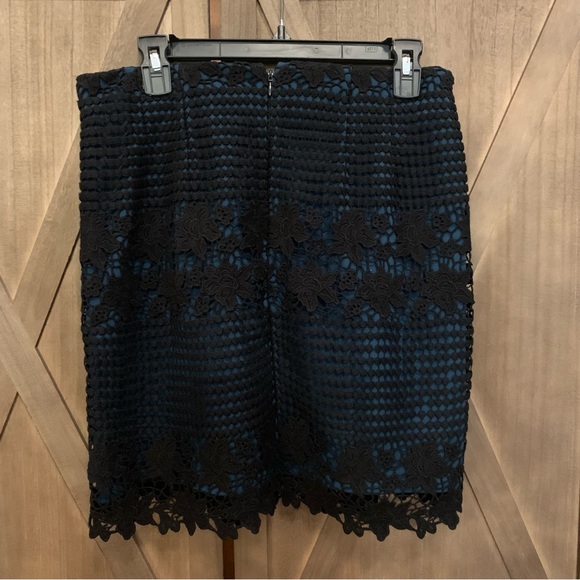 Ann Taylor Loft size 6 - Black skirt with teal blue underlay lace design - Picture 3 of 3